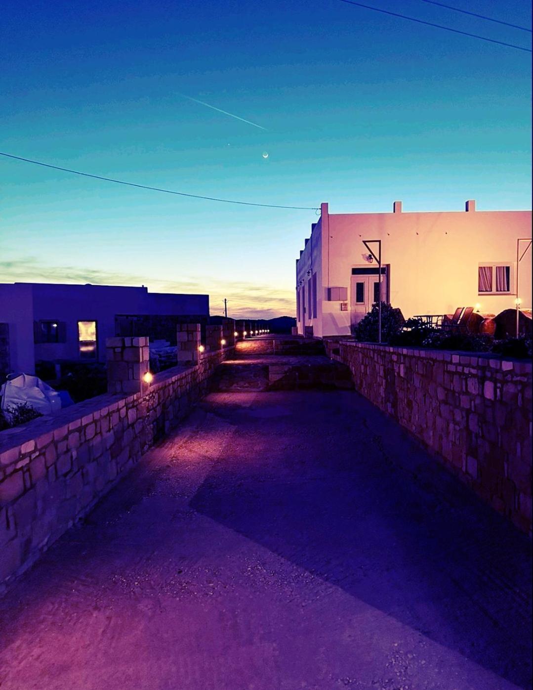 Sea, Sunset & Garden View Parasporos Houses, Milos *
